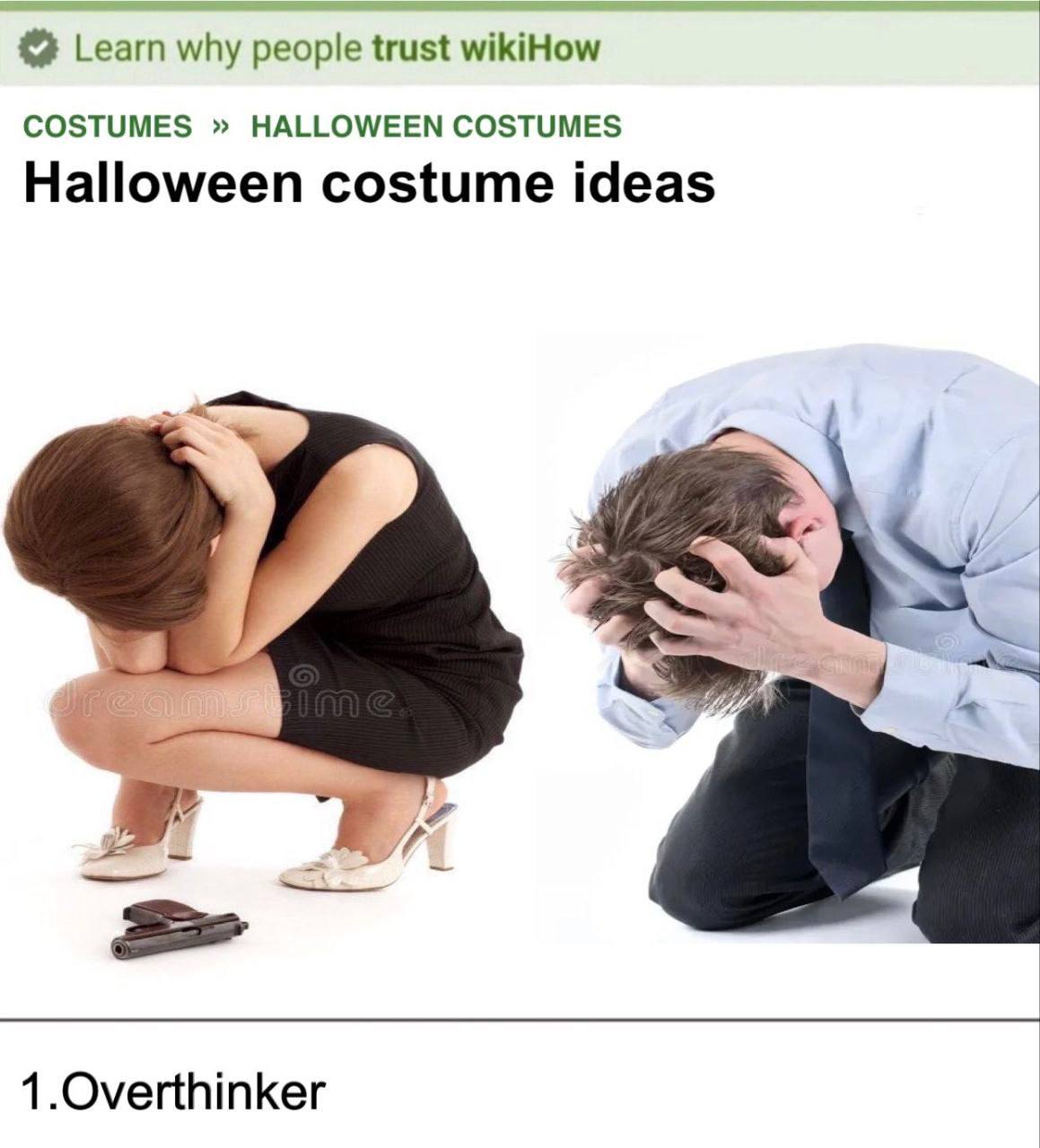 Хэллоуинские идеи костюмов Overthinker Мем с викиХау про идеи костюмов на Хэллоуин, где внизу написано «1. Overthinker», а выше изображены двое людей в отчаянии, девушка и мужчина, сидящие на корточках и держащиеся за голову