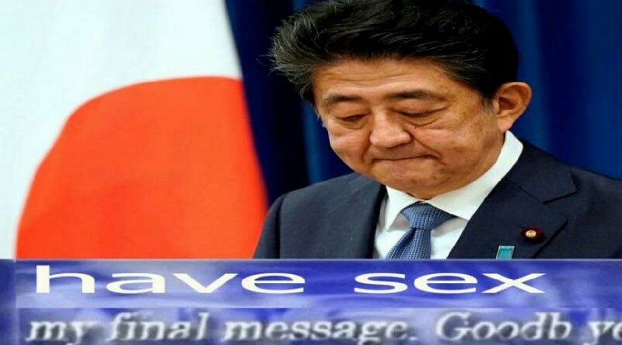 Have sex. My final message Мем с бывшим премьер-министром Японии Синдзо Абэ и надписью «Have sex. My final message. Goodb ye» на английском языке.