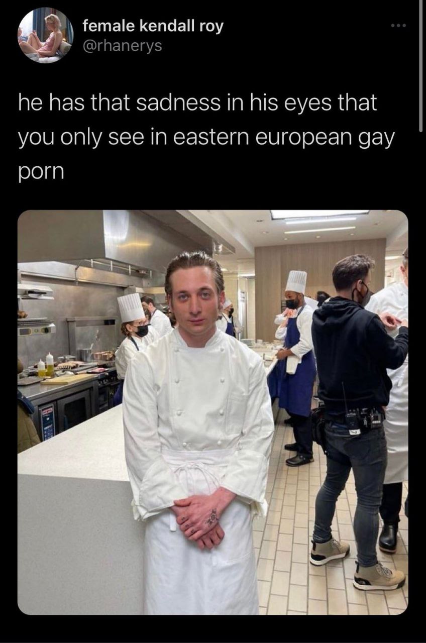 Мужчина в поварской форме с грустным взглядом и твит "he has that sadness in his eyes that you only see in eastern european gay porn"