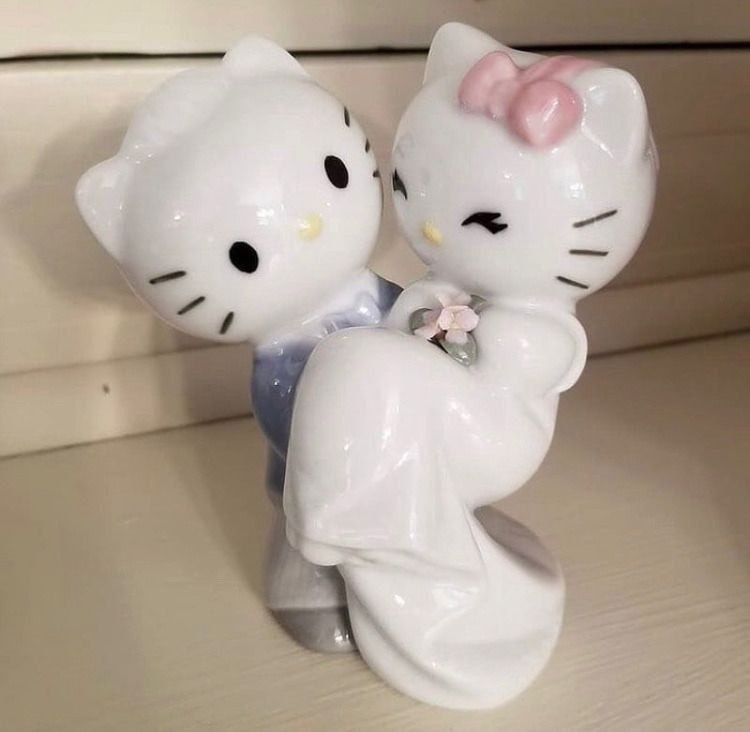 Фарфоровые статуэтки Hello Kitty Свадебные фарфоровые статуэтки Hello Kitty