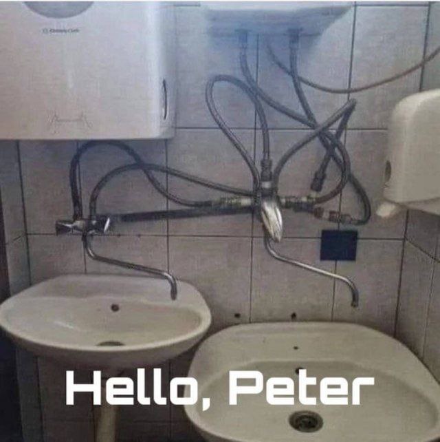 Кран Hello, Peter Hello, Peter, водонагреватель и два умывальника