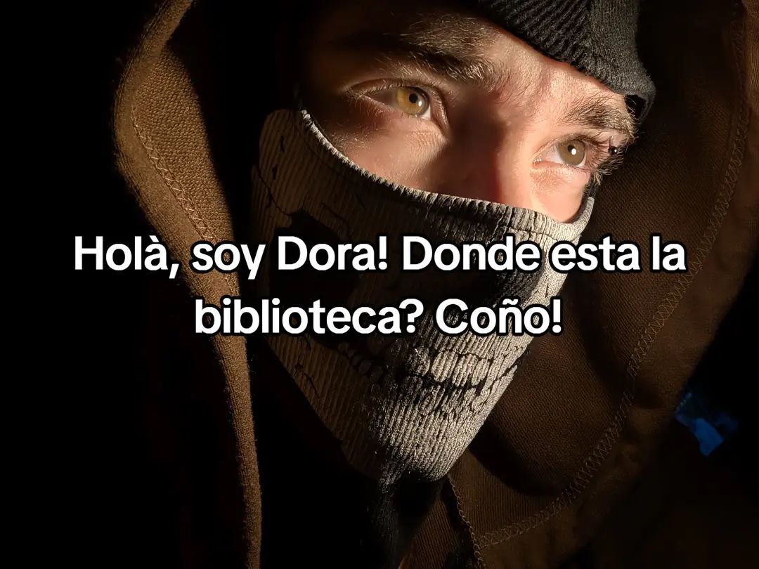 Holà, soy Dora! Donde esta la biblioteca? Мем с мужчиной в маске и капюшоне, говорящим: "Holà, soy Dora! Donde esta la biblioteca? Coño!"