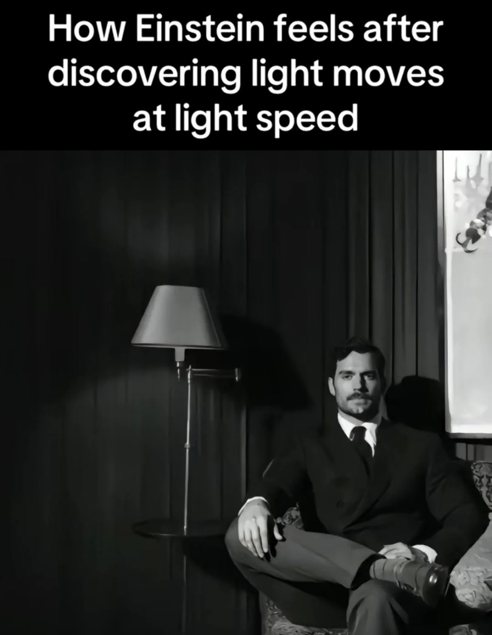 How Einstein feels after discovering light moves at light speed Мем про Эйнштейна, который чувствует себя очень умным после своего открытия