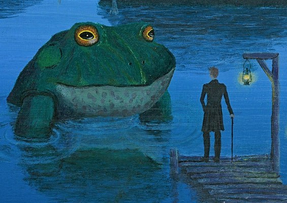 Огромная лягушка и человек на мосту На изображении нарисована огромная зеленая лягушка, которая смотрит на человека на деревянном мостике, освещенном фонарем