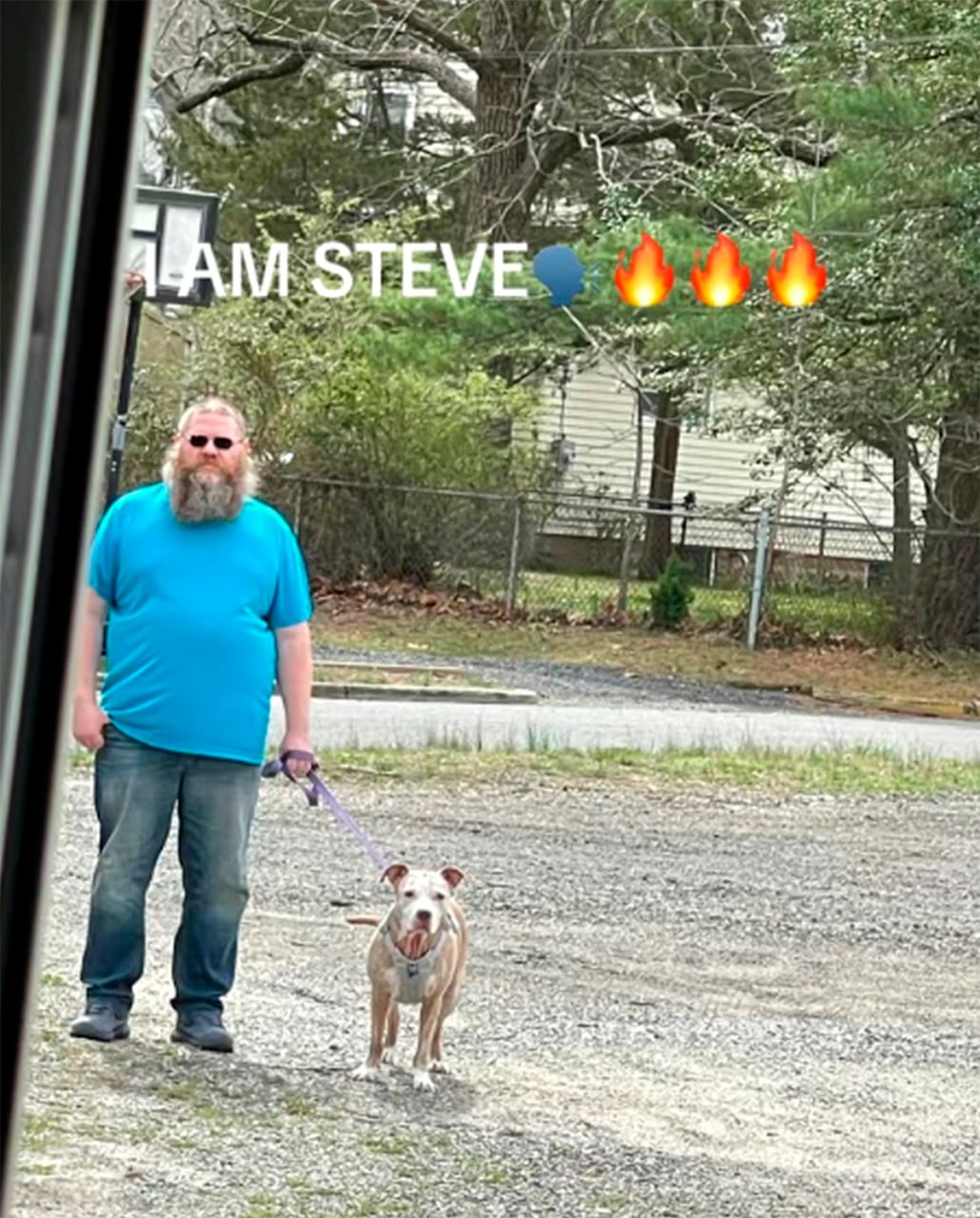 I AM STEVE Мем с мужчиной, который представился как Стив, и тремя эмодзи пламени