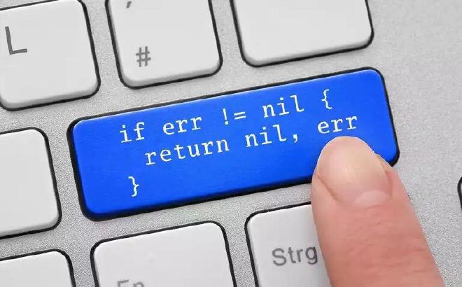 Если ошибка не равна nil Палец на клавише if err != nil в окружении других клавиш на клавиатуре