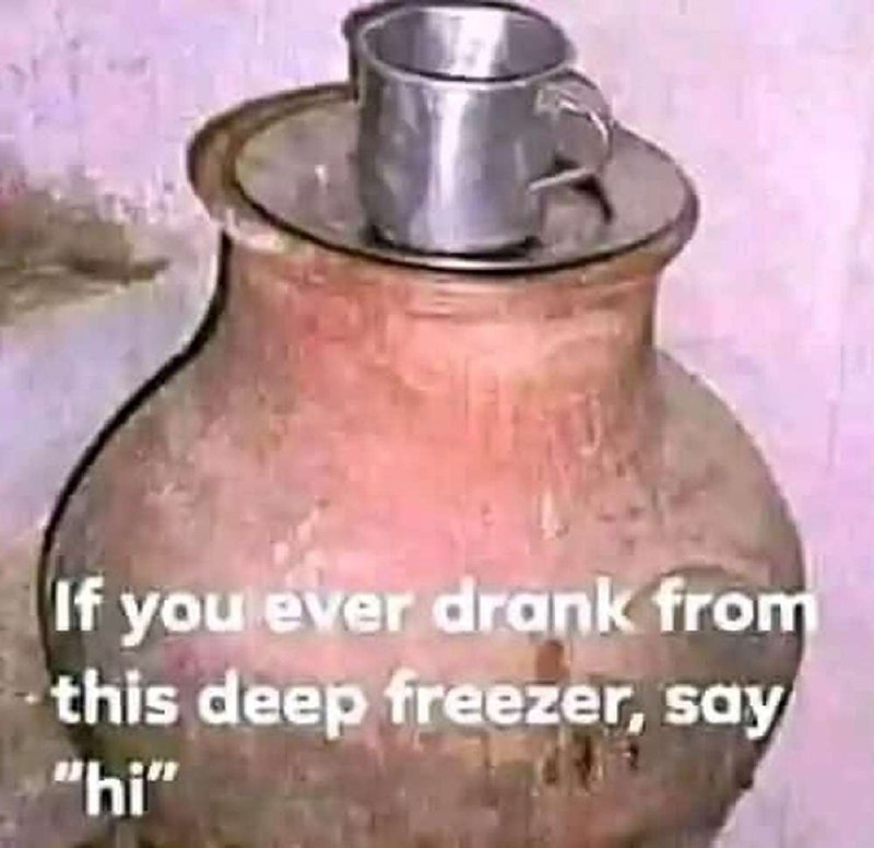 If you ever drank from this deep freezer, say "hi" Мем с глиняным кувшином и кружкой, подпись к которому гласит: «Если вы когда-либо пили из этой морозилки, скажите «привет».