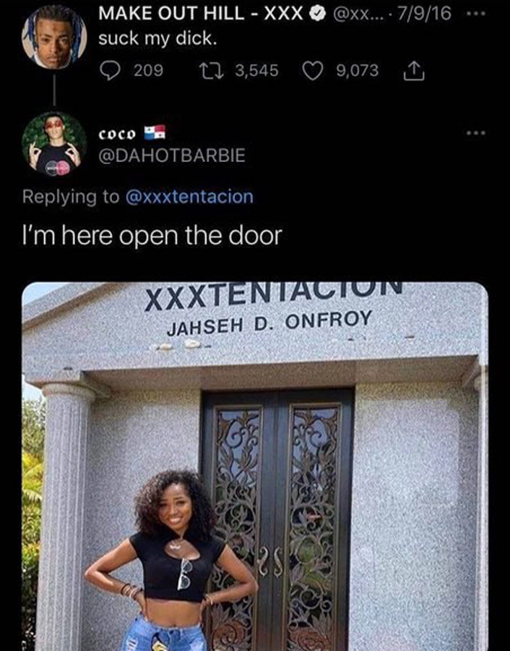 Я здесь, открой дверь Девушка у склепа XXXTentacion со словами "Я здесь, открой дверь"