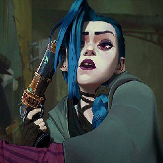 Джинкс с оружием Персонаж Джинкс из мультсериала «Аркейн» держит в руках футуристическое оружие