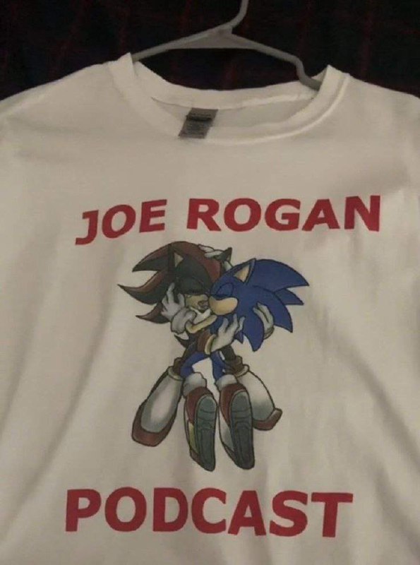 Футболка Joe Rogan Podcast с Соником и Шэдоу Футболка с надписью «Joe Rogan Podcast» и целующимися Соником и Шэдоу