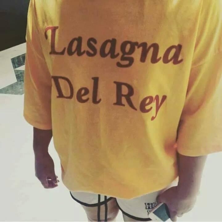 Футболка Lasagna Del Rey Человек в желтой футболке "Lasagna Del Rey"