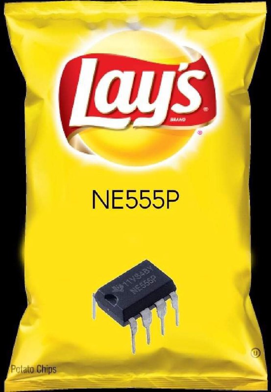 Lay's NE555P Пакет чипсов Lay's с надписью NE555P и микросхемой NE555P