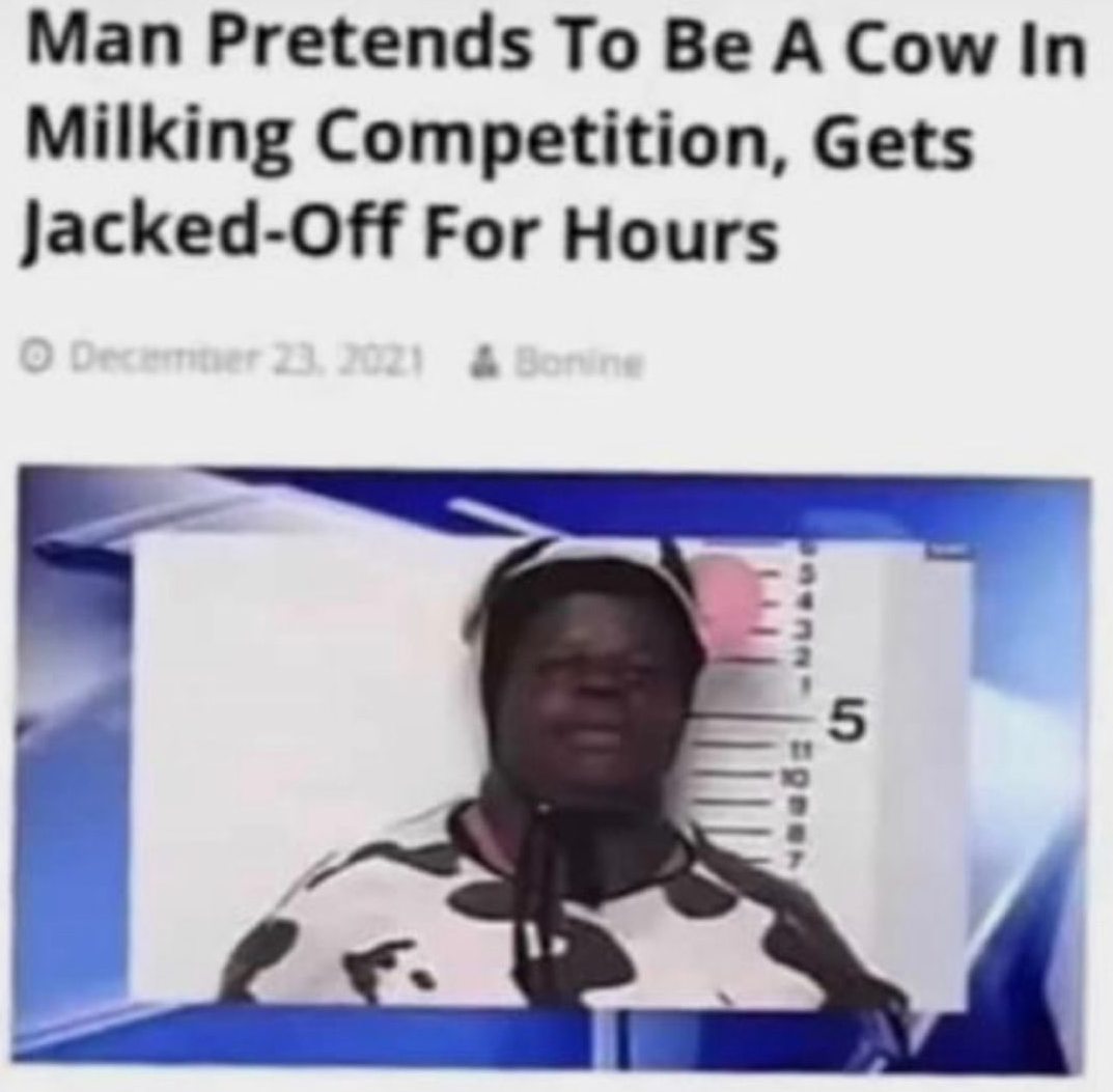 Man Pretends To Be A Cow In Milking Competition Мужчина в костюме коровы на полицейском фото