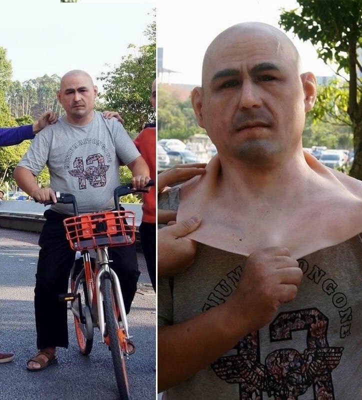 Мужчина снимает маску Мужчина снимает силиконовую маску, при этом на его плечах видны руки двух других людей, помогающих ему.