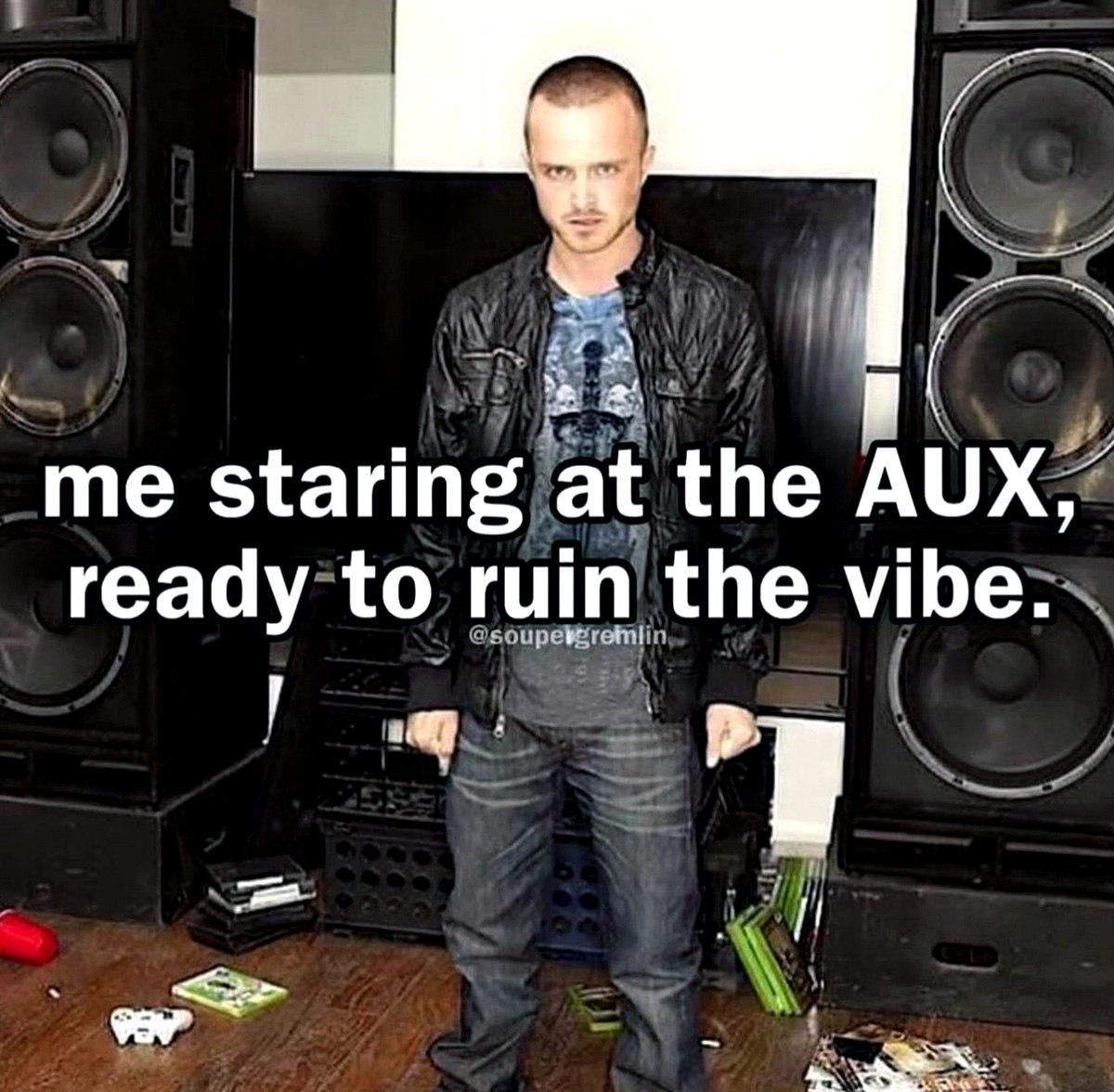 Me staring at the AUX, ready to ruin the vibe Джесси Пинкман смотрит на AUX-кабель, готовый испортить атмосферу на вечеринке
