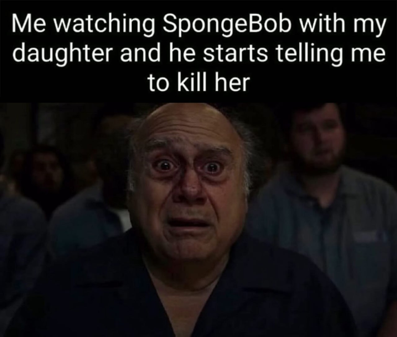 Me watching SpongeBob with my daughter Мужчина смотрит "Губку Боба" со своей дочерью, и тот начинает призывать его убить ее