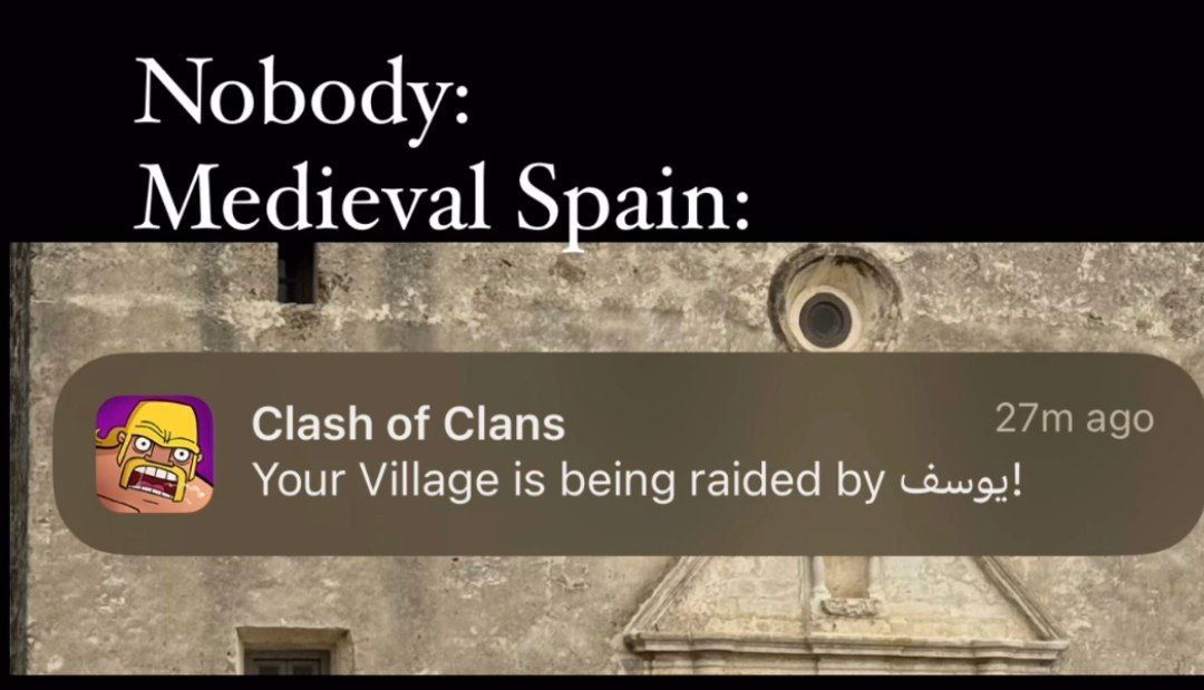 Medieval Spain: Your Village is being raided by Юсуф Мем о средневековой Испании и Clash of Clans, где деревня игрока подвергается нападению Юсуфа