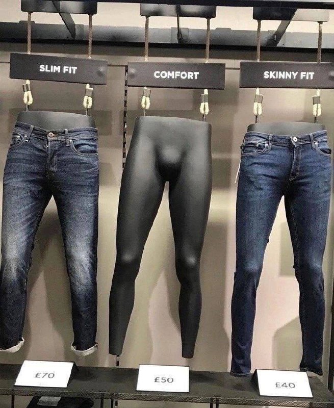 Мем с комфортными джинсами Манекены с джинсами Slim fit, Comfort и Skinny fit, где Comfort представлен голым манекеном.