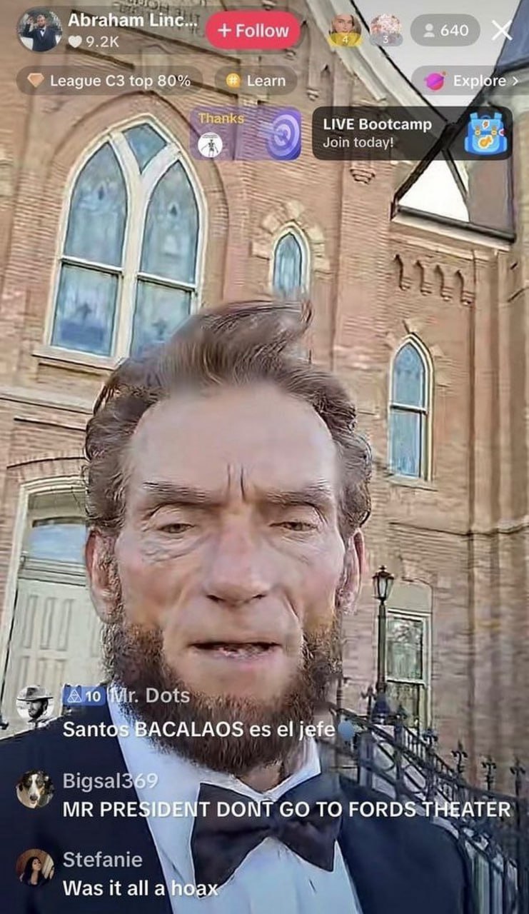 Mr President dont go to Fords theater Мужчина, похожий на Авраама Линкольна, стримит в интернете, а пользователи предупреждают его не ходить в театр Форда
