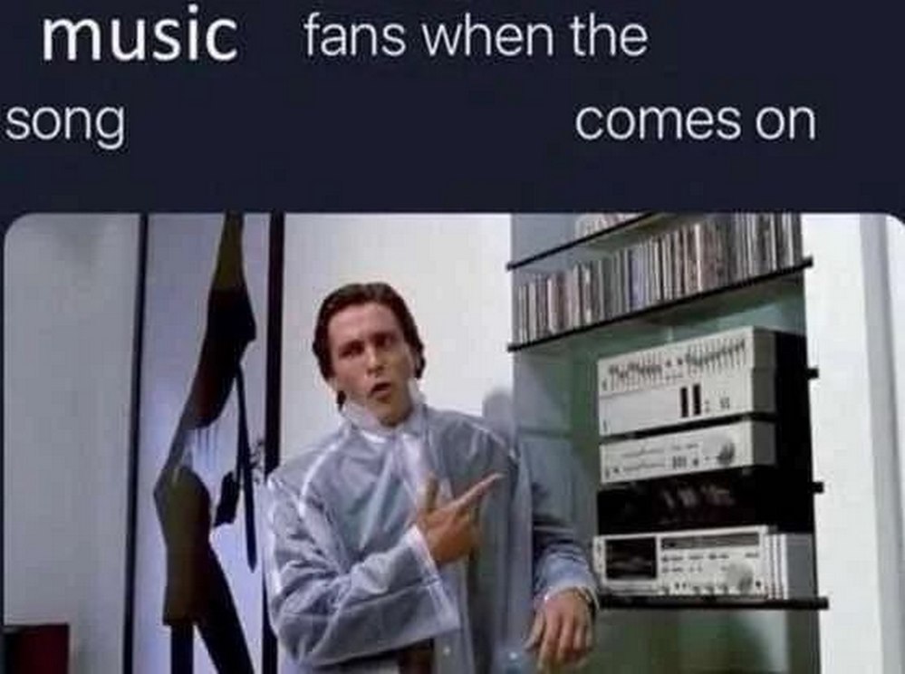 Music fans when the song comes on Музыкальные фанаты, когда начинает играть песня