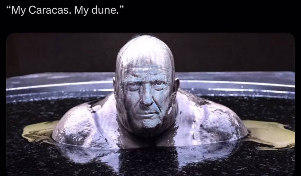 Дональд Трамп в воде или масле, с фразой "My Caracas. My dune."