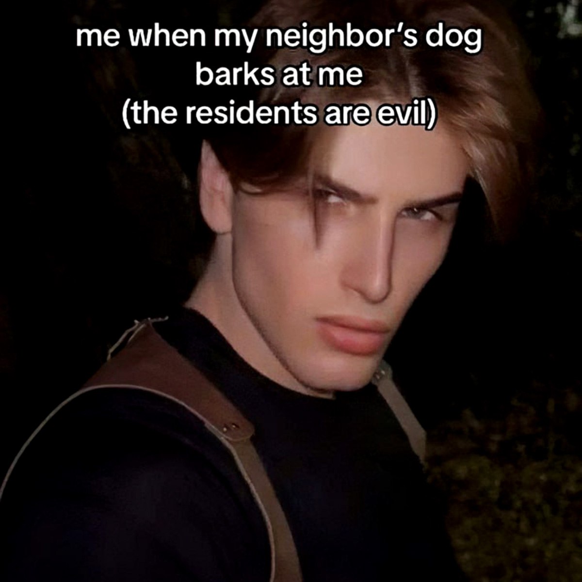 My neighbor's dog barks at me Мем с парнем, который очень злобно смотрит, когда на него лает соседская собака, и подписью, что «жители злые».