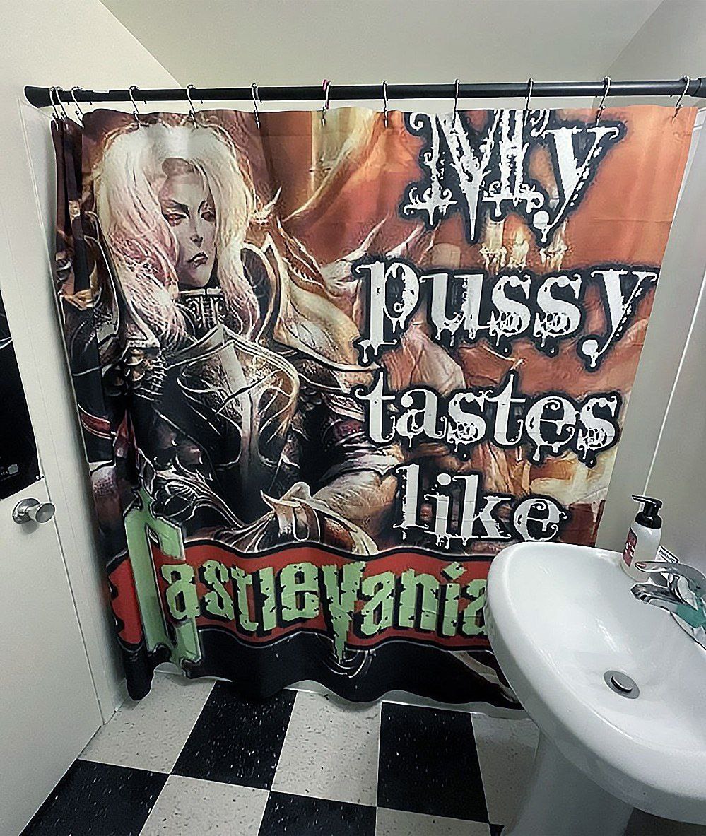 My pussy tastes like Castlevania Занавеска для душа с Алукардом и надписью «My pussy tastes like Castlevania»