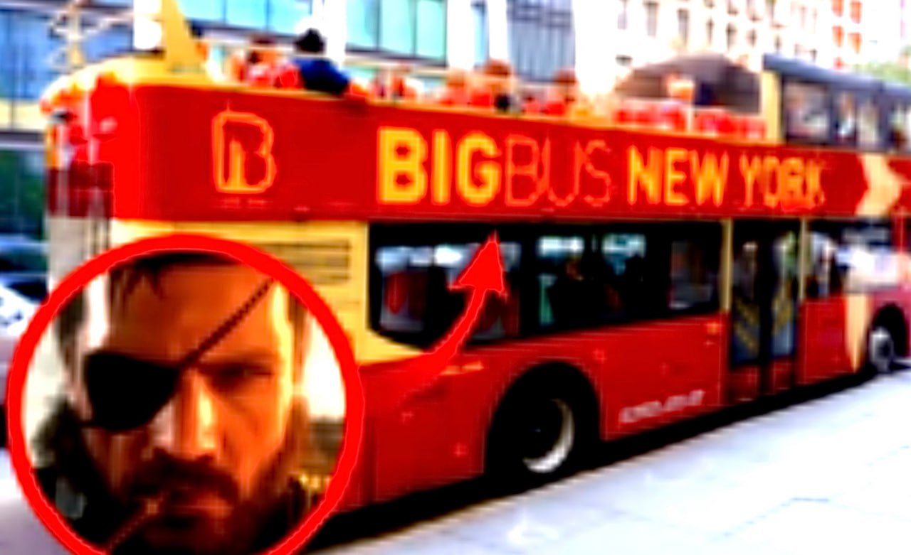Нейкед Снейк и Big Bus New York Нейкед Снейк из Metal Gear Solid на фоне двухэтажного автобуса Big Bus New York