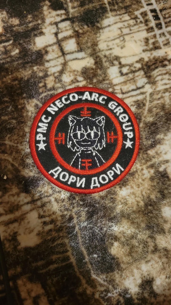 Нашивка с неко арк дори дори Нашивка с неко арк и надписью «Дори дори»
