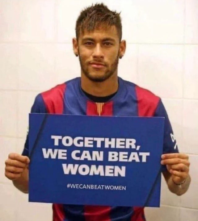 Неймар с плакатом We can beat women Неймар держит плакат с надписью «Вместе мы можем победить женщин»