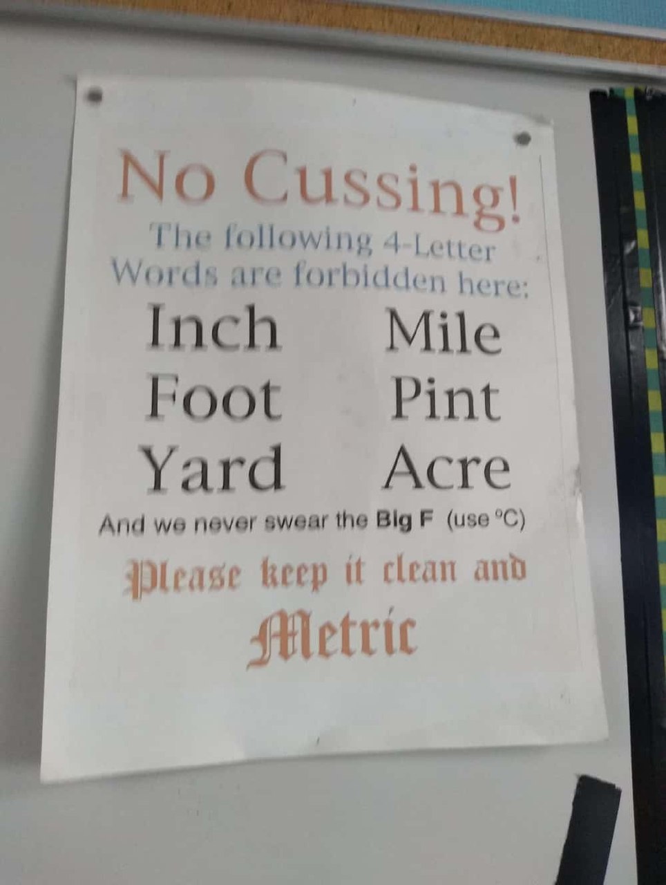 No Cussing! Please keep it clean and Metric Запрет на "ругательства" и использование имперских единиц измерения, призыв к метрической системе
