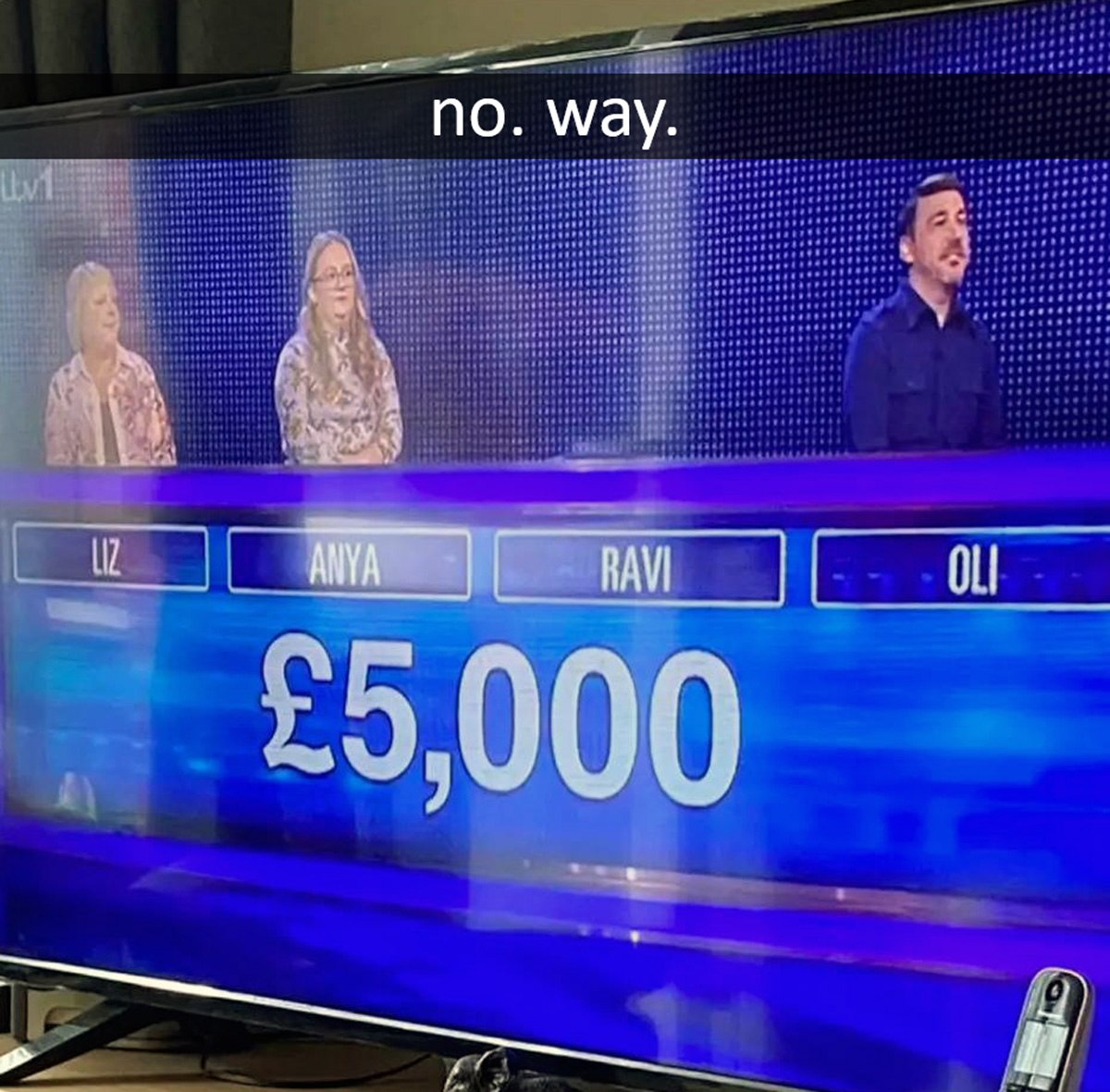 No. Way. £5,000 Экран телевизора с игровым шоу и надписью "No. Way." со суммой £5,000"
