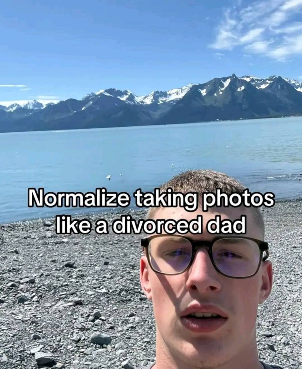 Normalize taking photos like a divorced dad Мем с фразой "Normalize taking photos like a divorced dad" на фоне пейзажа с горами и озером.