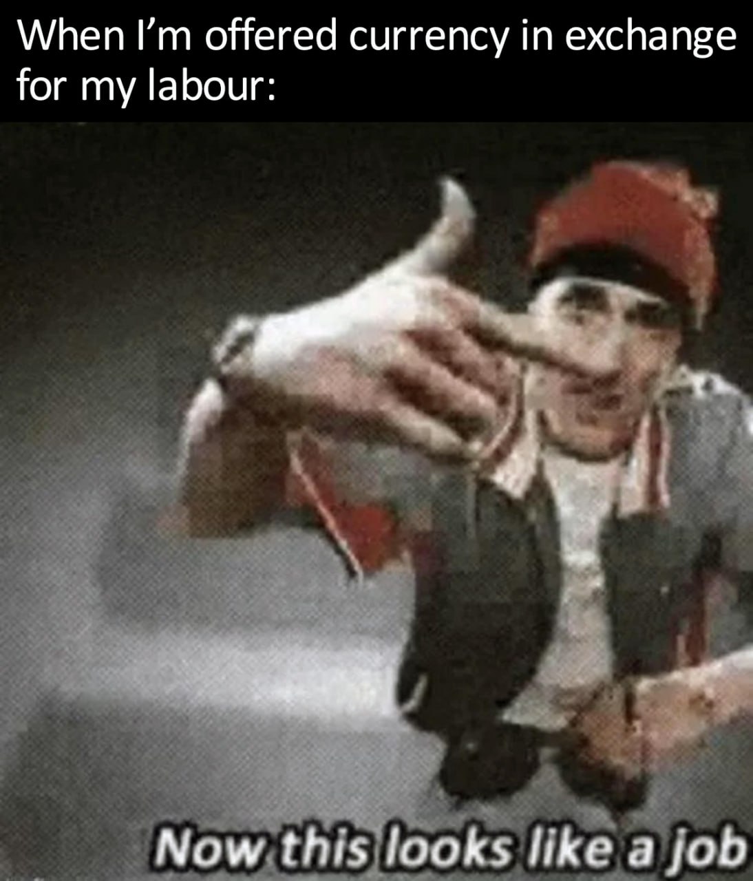 Now this looks like a job Мужчина в красной шапке говорит "Now this looks like a job"