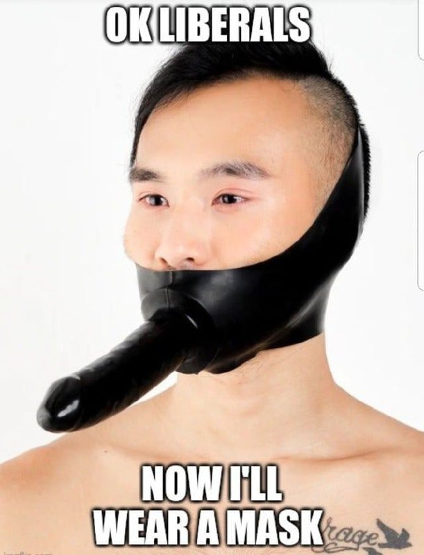 Ok liberals, now i'll wear a mask Мужчина в латексной маске-кляпе с надписью «Ok liberals, now i'll wear a mask».