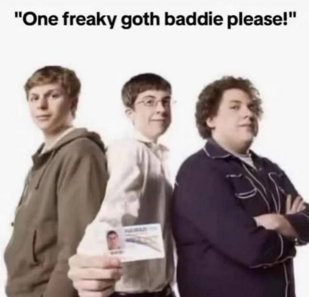 One freaky goth baddie please! Подростки с поддельным удостоверением личности и надписью "One freaky goth baddie please!"