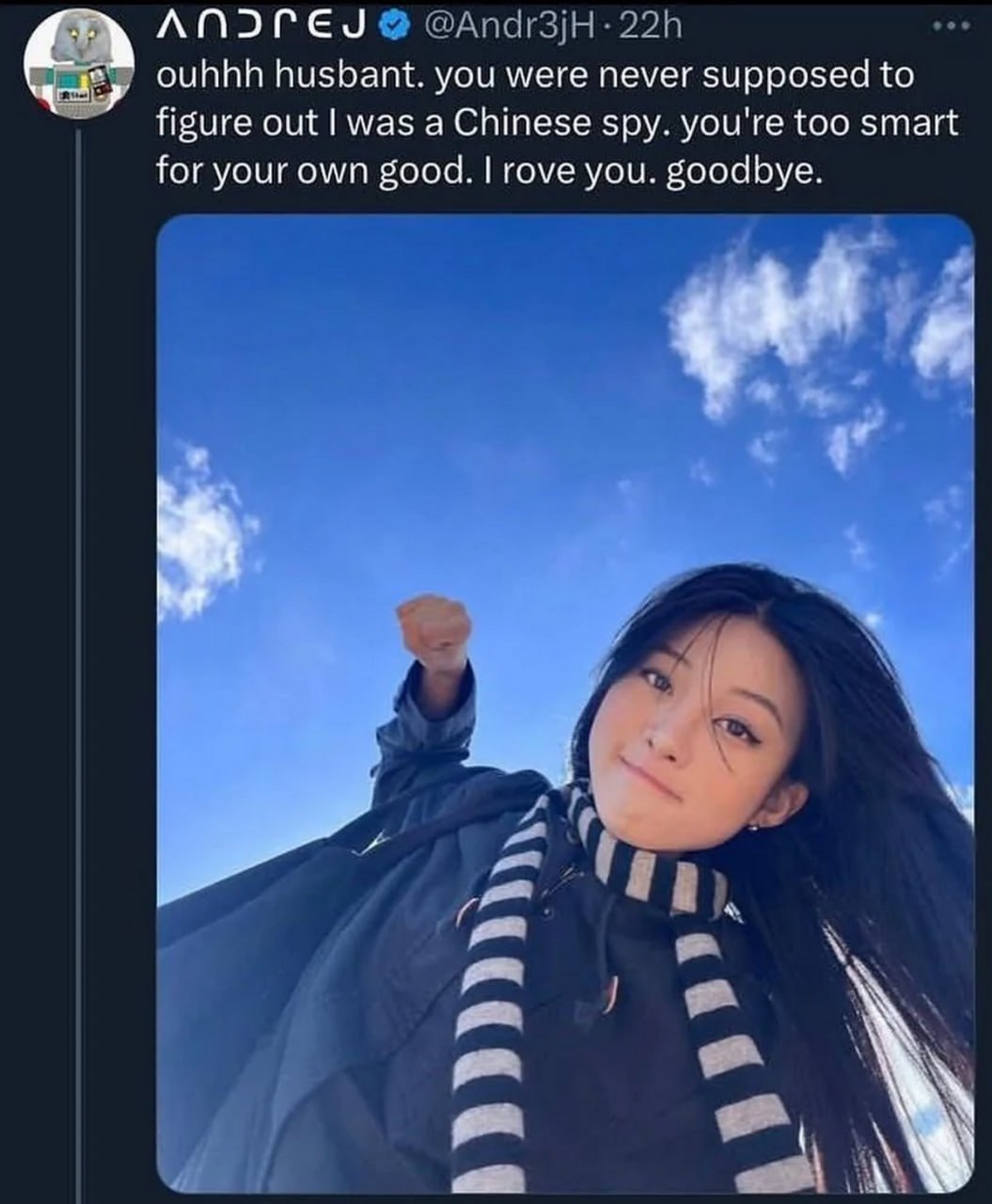 Ouhhh husbant, you were never supposed to figure out I was a Chinese spy Девушка на фоне голубого неба, одетая в тёмную куртку и полосатый шарф, изображает шпиона, раскрытого своим "мужем".