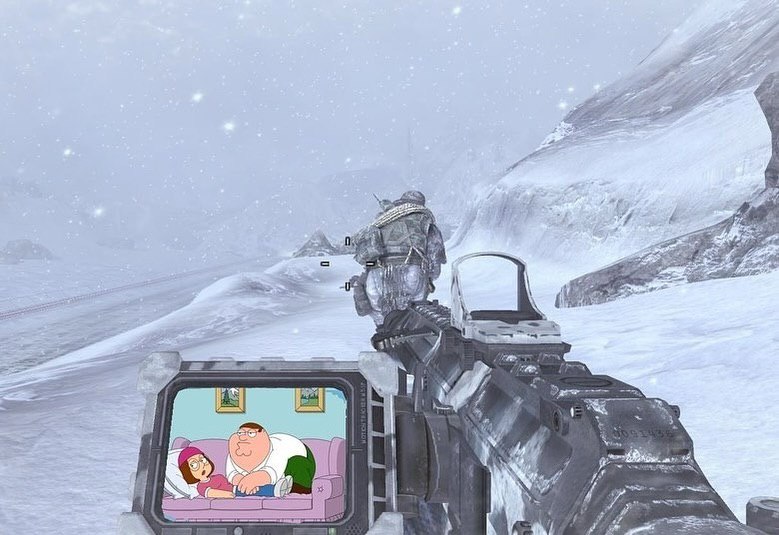 Питер Гриффин в прицеле Call of Duty Мем с Питером Гриффином и Мег, которые лежат на диване внутри прицела снайперской винтовки в Call of Duty на зимней карте.
