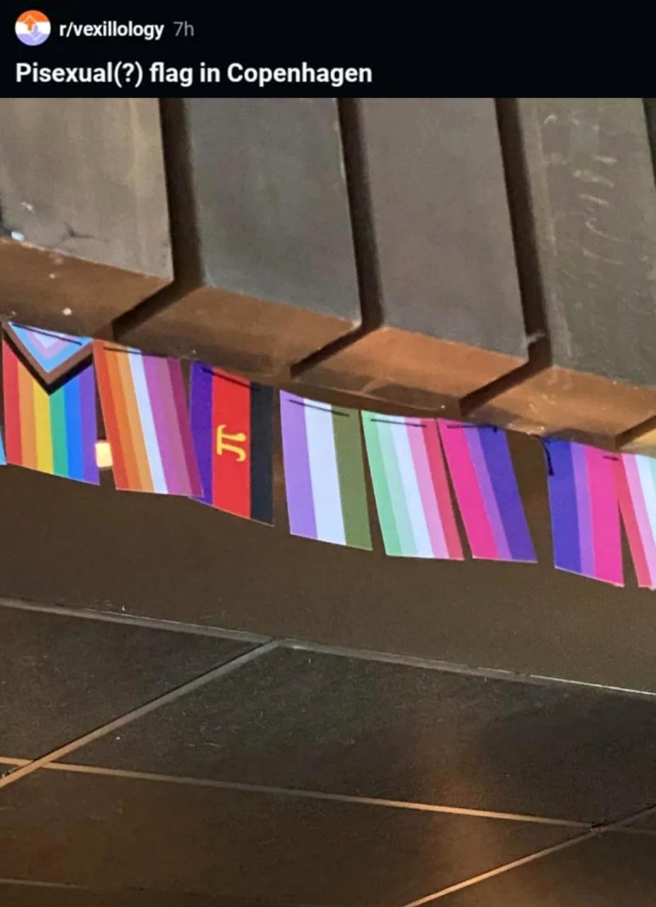 Pisexual(?) flag in Copenhagen Флаги разных ориентаций и писексуальный флаг в Копенгагене