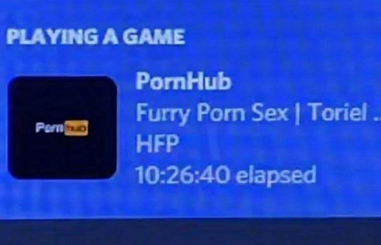 Playing a game PornHub Мем, где надпись "Playing a game" относится к просмотру PornHub с долгим таймером.