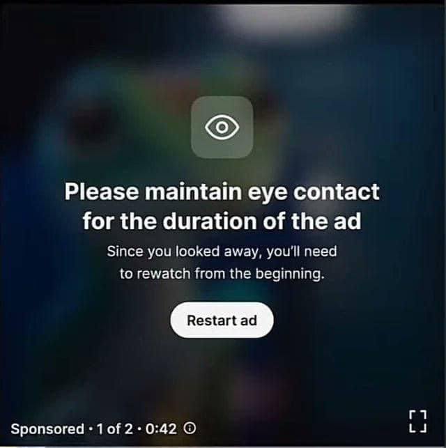 Please maintain eye contact for the duration of the ad Мем с уведомлением "Пожалуйста, поддерживайте зрительный контакт на протяжении всей рекламы"