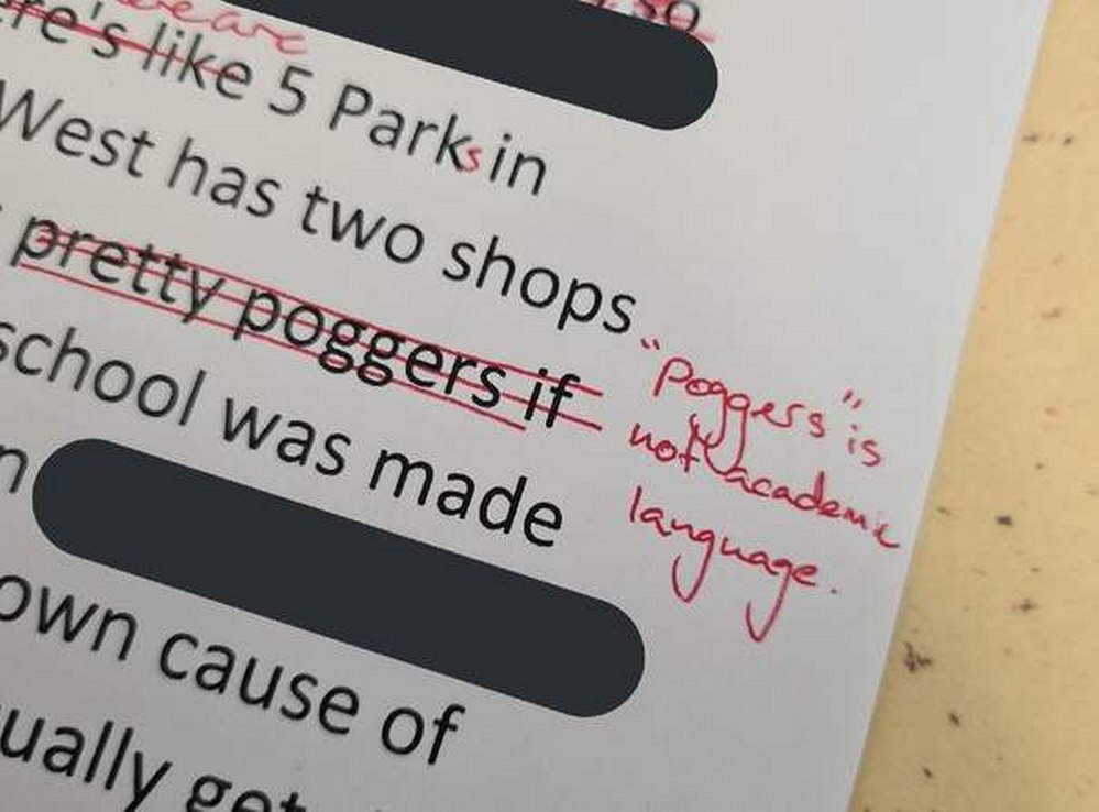 Poggers is not academic language Учитель исправляет школьную работу, указывая, что слово "поггерс" не является академическим языком.