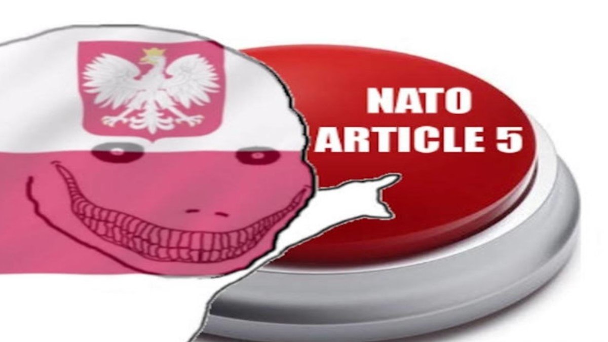 Польша и "NATO ARTICLE 5" Польша показывает пальцем на кнопку "Статья 5 НАТО"