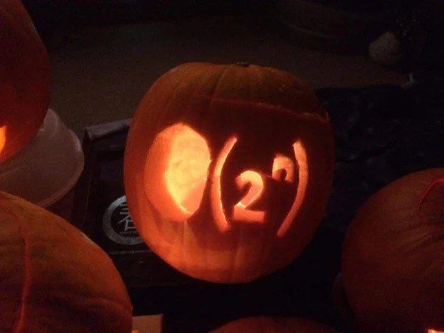 Тыква O(2^n) Вырезанная тыква с надписью O(2^n)