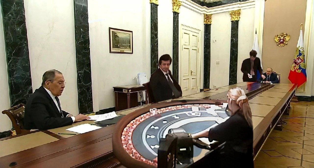 Путин, Лавров и рулетка Путин, Лавров и рулетка за длинным столом