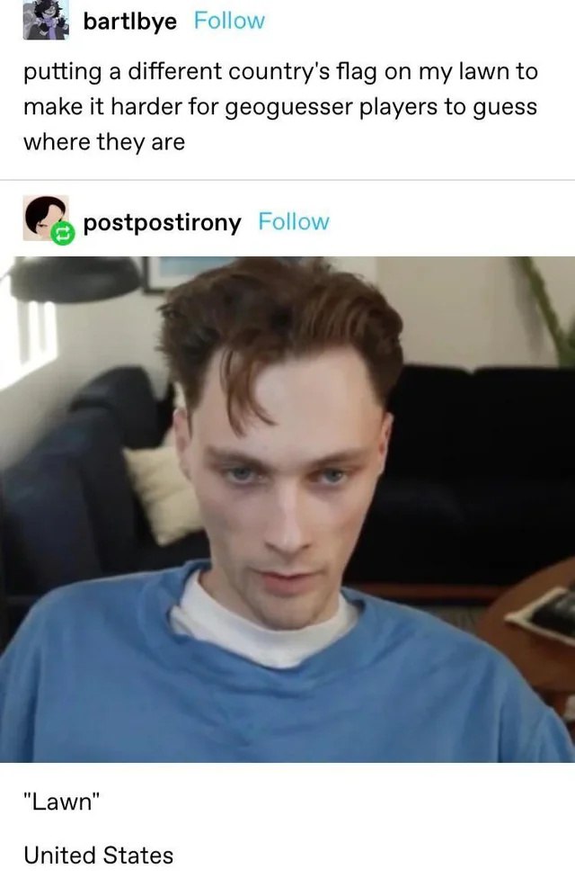 Мужчина в синей футболке, усложняющий жизнь игрокам Geoguesser, вывешивая флаги разных стран на своем газоне, а сам сидящий дома