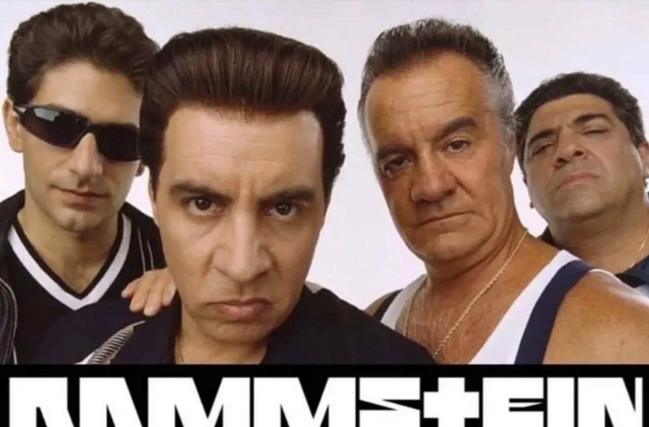 Rammstein и Сопрано Фотография четырех мужчин, стилизованных под персонажей "Клана Сопрано", с логотипом Rammstein внизу.