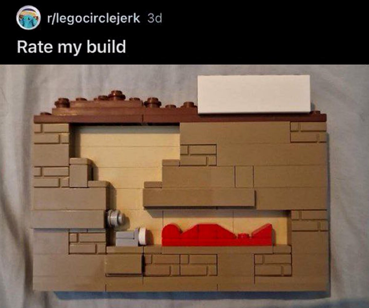 Rate my build, Lego-постройка с телом Мем "Rate my build", где пользователь показывает постройку из Lego в виде комнаты, в которой кто-то спит или лежит