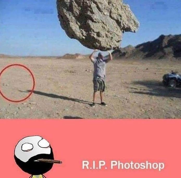 R.I.P. Photoshop Мужчина в пустыне держит над головой огромный камень, а рядом с ним маленький камень, обведенный красным кругом, и надпись R.I.P. Photoshop.