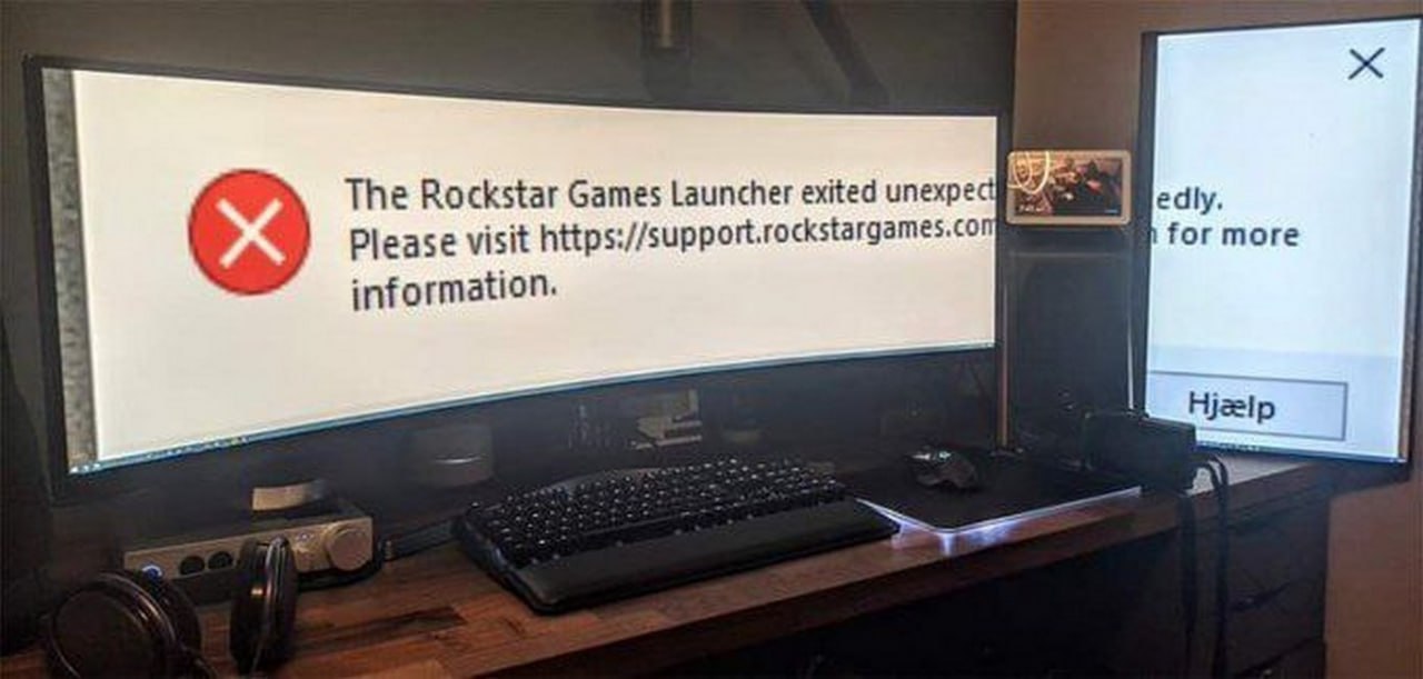 Ошибка Rockstar Games Launcher неожиданно закрылся Надпись на экране с ошибкой Rockstar Games Launcher, гласящая, что лаунчер неожиданно закрылся, а также кнопка "Помощь" на другом мониторе.